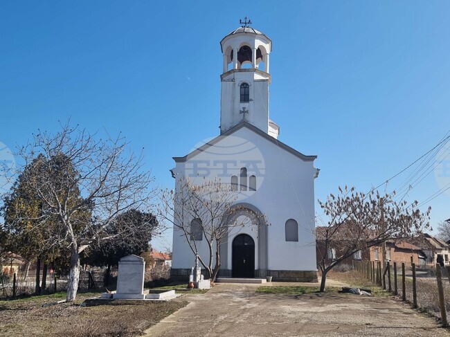 Храмът в плевенското село Загражден е разбит, откраднати са дарения, съобщиха от полицията 