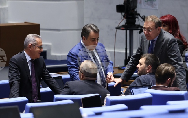 Заседанието на парламента ще започне с блиц контрол, в който, според правилника, участват премиерът и вицепремиерите