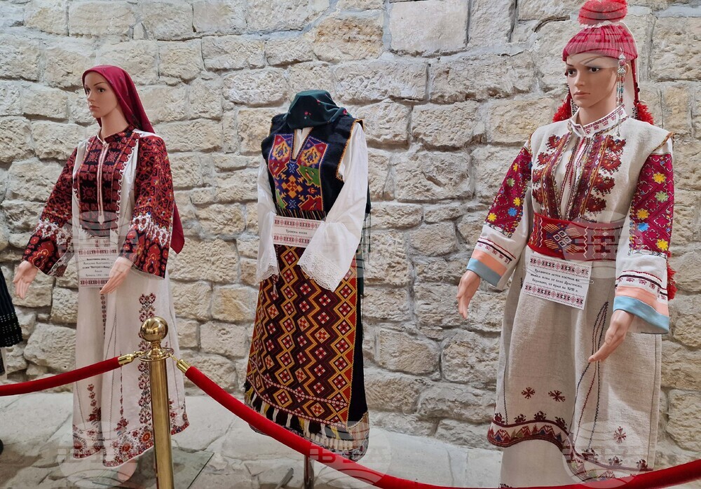 Разград - Етнографски музей - народни носии - среща - изложба