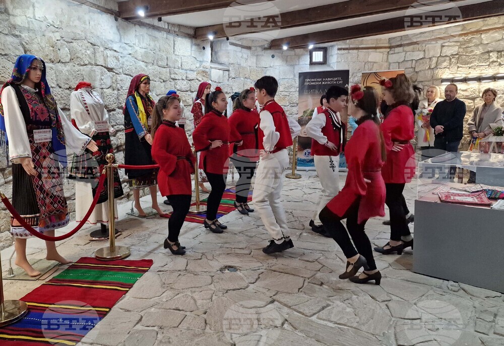 Разград - Етнографски музей - народни носии - среща - изложба