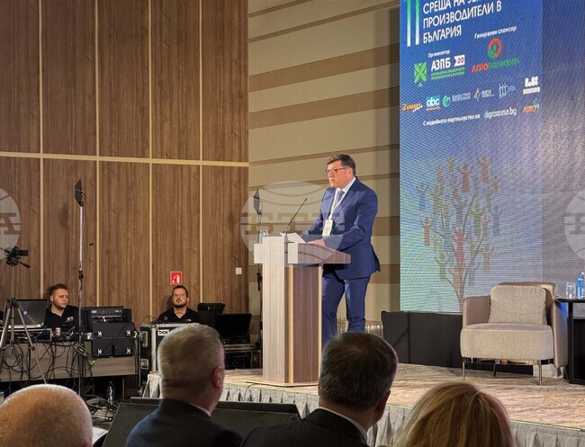 В сектора на земеделието е необходимо обединение, обяви председателят на УС на АЗПБ Венцислав Върбанов пред земеделци в Казанлък