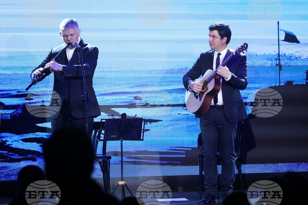 Проф. Пимпирев за албума на Теодосий Спасов и Християн Цвятков „Антарктически приказки“: Антарктида е действително любов