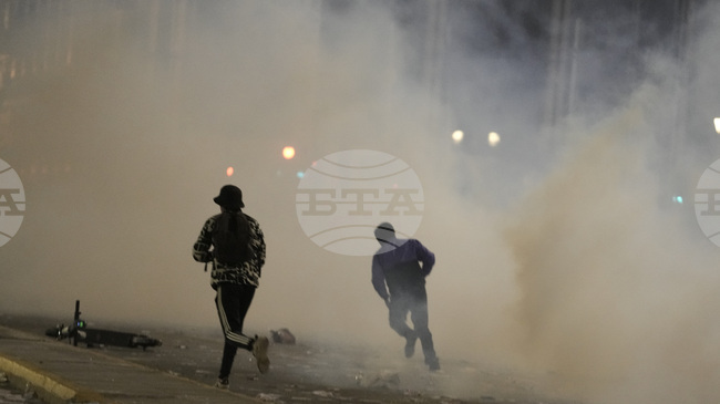 Сериозни сблъсъци е имало тази нощ между анархисти и полицията в гръцкия град Солун