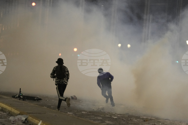 Сериозни сблъсъци е имало тази нощ между анархисти и полицията в гръцкия град Солун