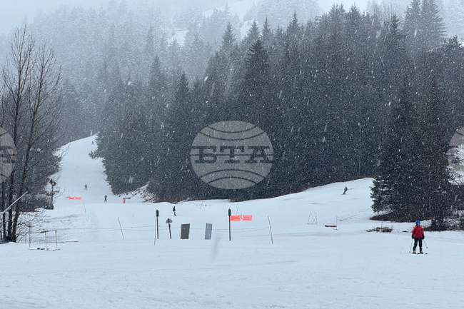 Спускането от Световната купа по ски за жени, което трябваше да се състои утре, е отменено