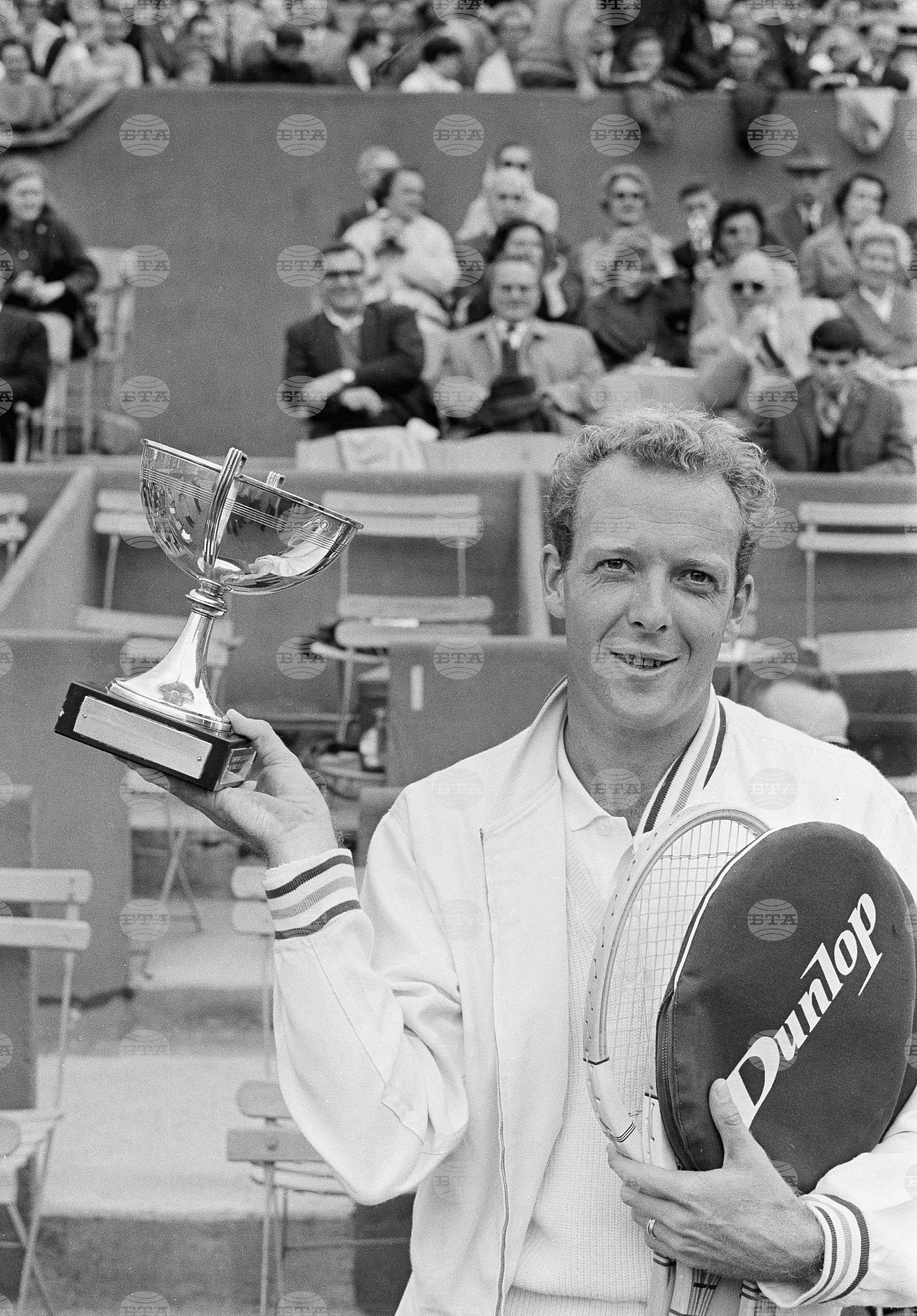 Tennis Obit Stolle