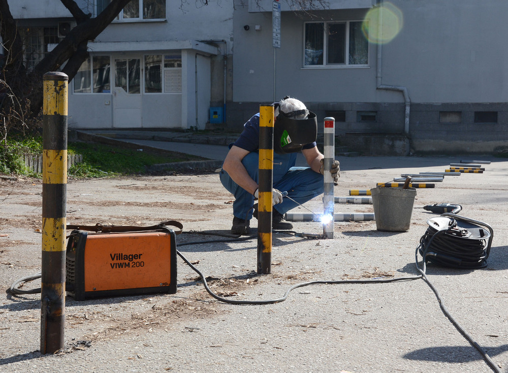 Община Варна: Преустановено е паркирането върху опасния подземен паркинг в района на ул. „Македония“