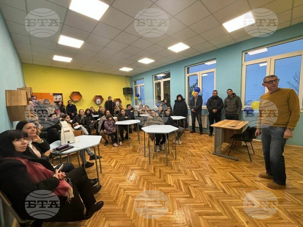STEM център и високотехнологични класни стаи откриха в село Бенковски