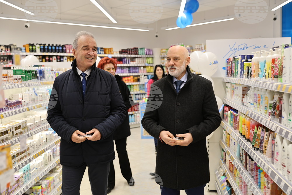 В Асеновград откриха обновените Търговски център и паркинг в центъра на града