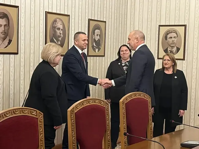 Национална мрежа за децата и международната Eurochild на среща с президента Радев за разширяване на въздействието на Европейската гаранция за детето в България
