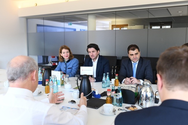 Министър Мирослав Боршош и ръководството на "ТУИ груп" обсъдиха възможността за увеличаване на туристопотока към България