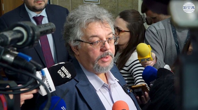 Настояваме до края на деня Министерството на културата и премиерът да обяснят за провала на домакинството на ЮНЕСКО, каза Манол Пейков от ПП-ДБ