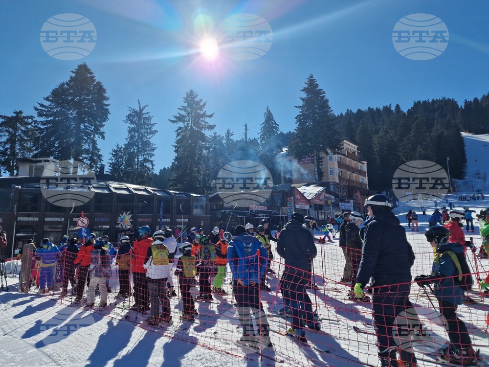 Около 350 деца от Самоков и Долна баня участват в програмата„Научи се да караш ски“ в Боровец