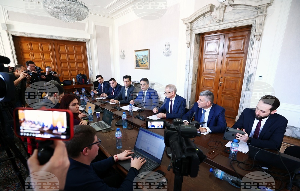 Най-скандалното в проектобюджета на държавата е взимането на 7 млрд. лв. дълг, каза Асен Василев от ПП