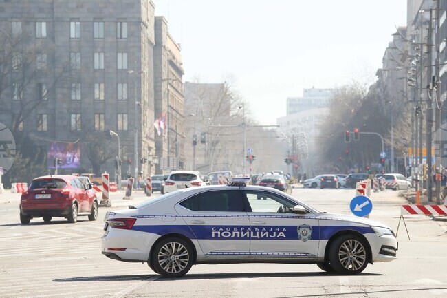Protesters Clash with City Hall Security in Belgrade