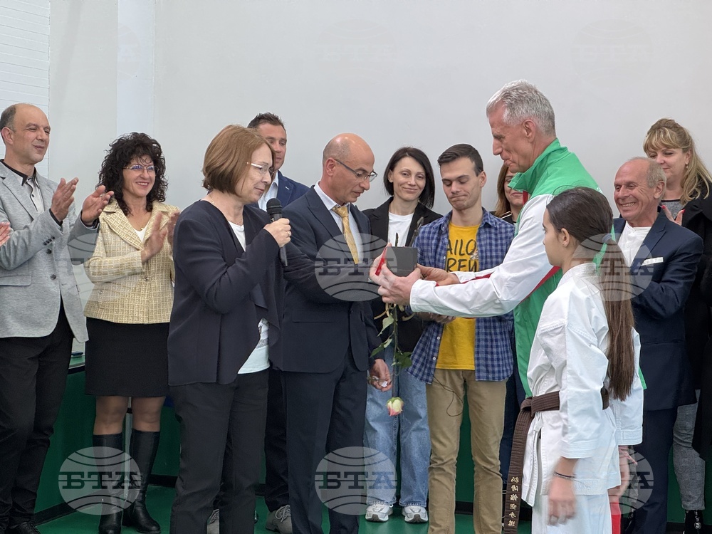 В казанлъшката математическа гимназия откриха официално новоизградения физкултурен салон 