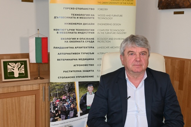 Гората е бъдещето ни, казва ректорът на Лесотехническия университет доц. Христо Михайлов пред в. "Аз- буки"