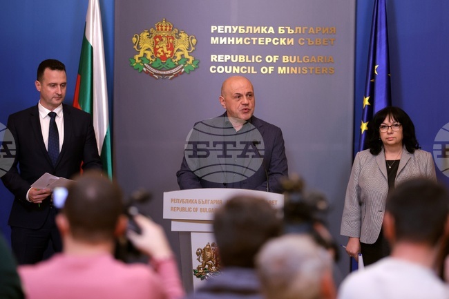 Следващата седмица ще обявим кои проекти по НПВУ отпадат, каза вицепремиерът Томислав Дончев на извънреден брифинг в МС 