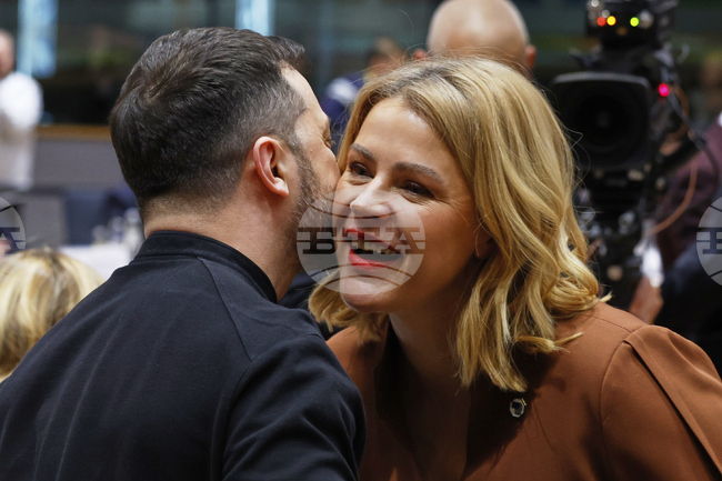 Подалият днес оставка премиер на Украйна се срещна с министър-председателката на Латвия в Киев