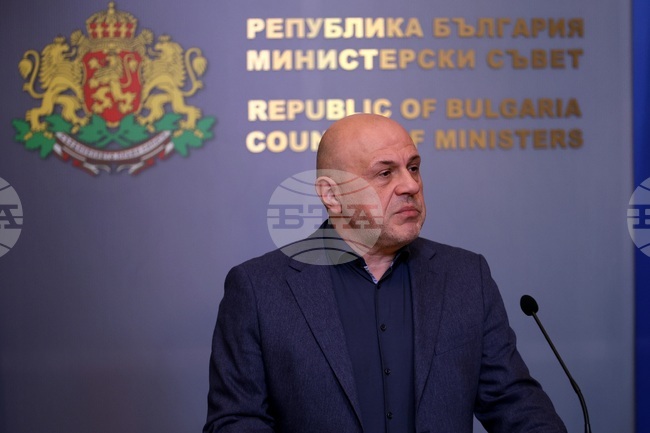 Следващата седмица ще обявим кои проекти по НПВУ отпадат, каза вицепремиерът Томислав Дончев на извънреден брифинг в МС