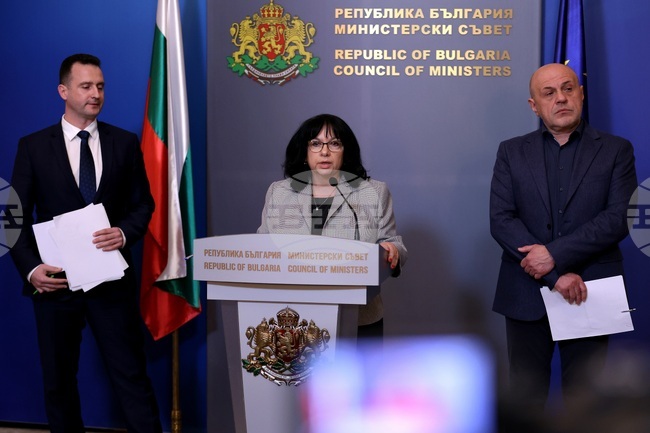  Министър Петкова отхвърли критиките за 7 млрд. лв. дълг, а министър Станков обеща ускоряване на енергийните програми
