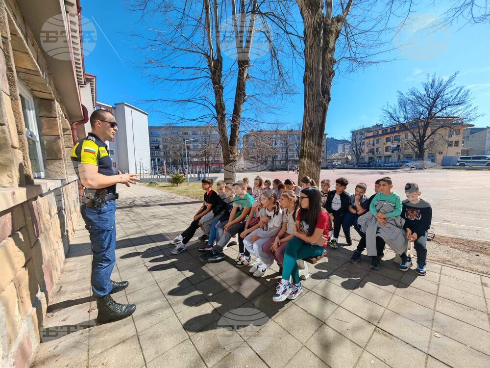 Беседа по пътна безопасност се състоя в Начално училище „Васил Левски“ в Габрово 