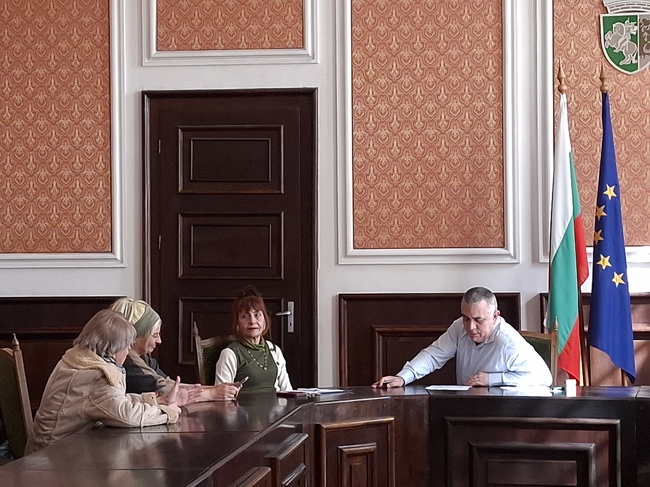 Община Сливен: В приемния ден на кмета Стефан Радев граждани поискаха премахване на дървета, рушащи инфраструктурата