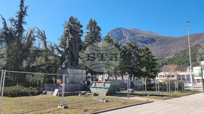 Ремонтират скулптурно-архитектурния ансамбъл на паметника на Христо Ботев в град Враца