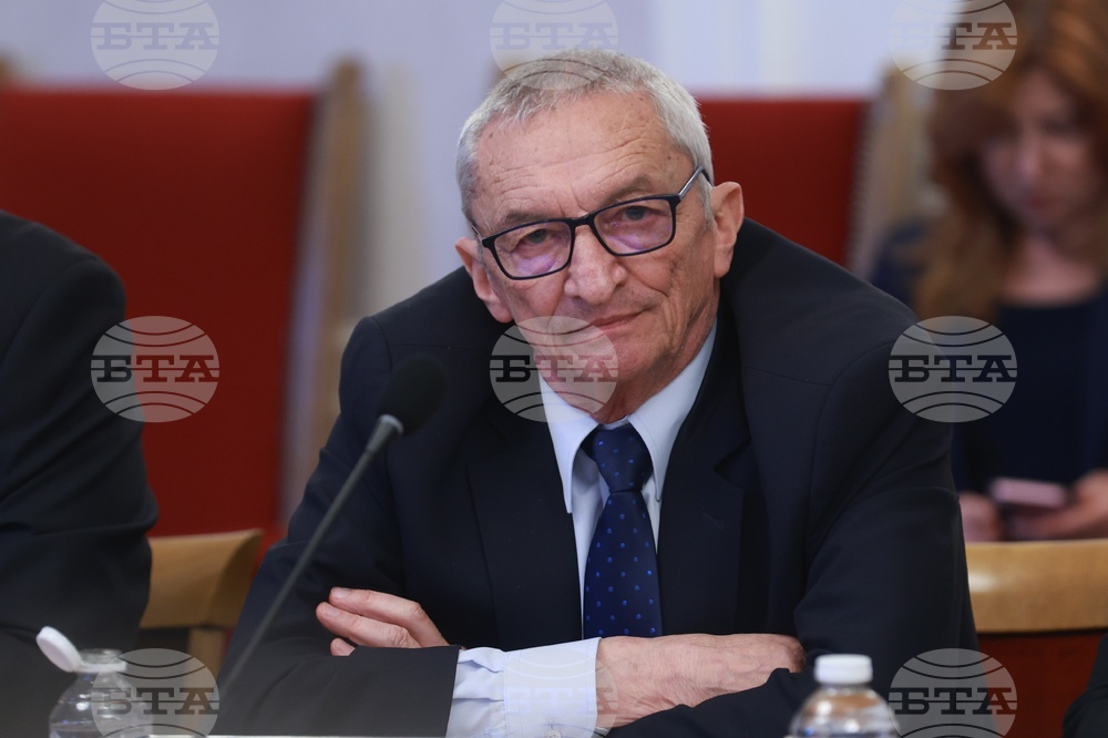 Стабилизирането на тристълбовата пенсионна система в България изисква едновременно фискални, институционални и социални мерки, според Богомил Манов от Фискалния съвет