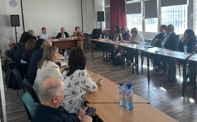 Професиите на бъдещето изискват широка основа от базови знания, каза министър Красимир Вълчев на среща в НПМГ "Акад. Любомир Чакалов"