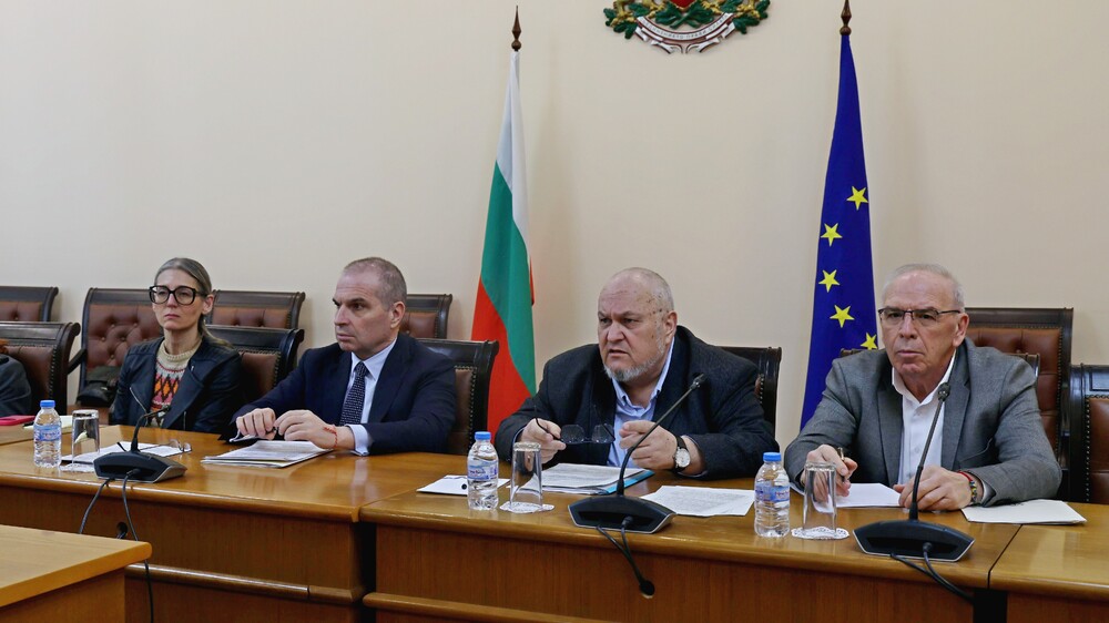 Спешни мерки за повишаване на железопътната безопасност одобри вицепремиерът Гроздан Караджов