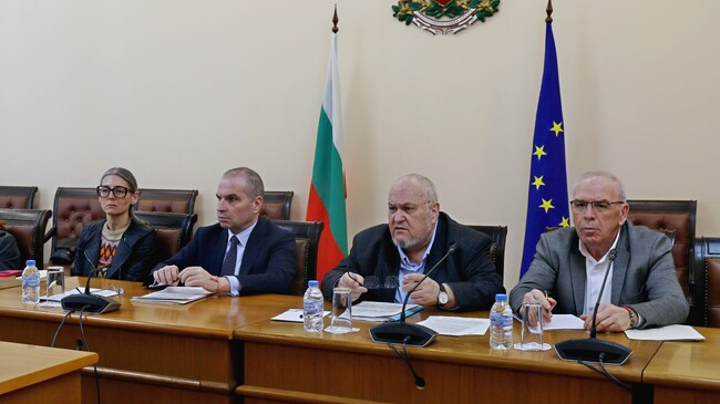 Спешни мерки за повишаване на железопътната безопасност одобри вицепремиерът Гроздан Караджов