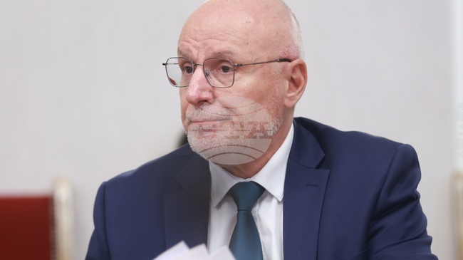 ЕЦБ ще действа решително при инфлационен натиск, но без да поема предварителни ангажименти, заяви управителят на БНБ и член на УС на ЕЦБ Димитър Радев