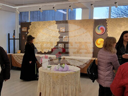 Свищов - изложба "Баба и внуче"