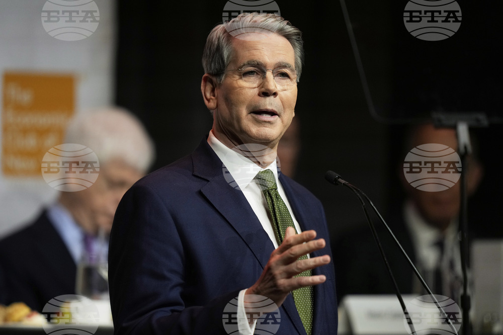 Икономиката на САЩ е в период на адаптация, тъй като се отдалечава от публичните разходи, заяви министърът на финансите Скот Бесънт