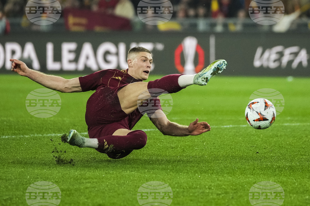 Английският Лийдс готви оферта за украинския нападател на Рома Артьом Добвик