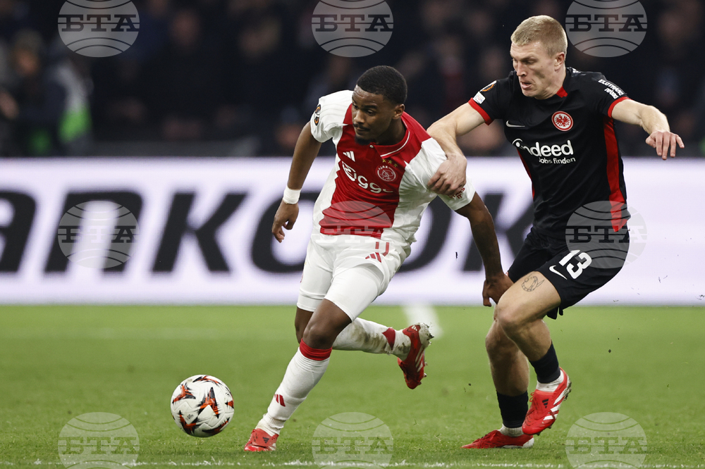 Арсенал и Ливърпул набелязаха защитник на Аякс