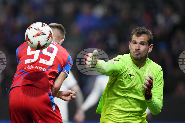 Вратарят на Лацио Иван Проведел претърпя операция на рамото