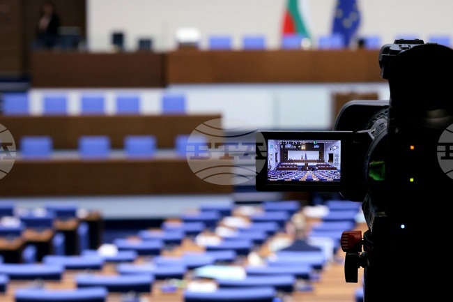 Parliament Holds Second-Reading Debates on Social and Health Insurance Budget Bills