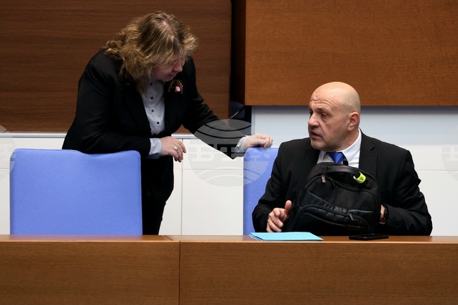 Няма нормативна възможност средства от НПВУ да се пренасочат за отбрана и въоръжени сили, каза вицепремиерът Томислав Дончев 