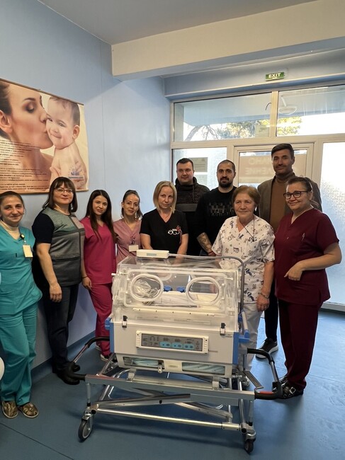 Неонатологичното отделение на МБАЛ „Св. Иван Рилски“ в Разград вече разполага с транспортен кувьоз и транспортен респиратор от най-ново поколение 