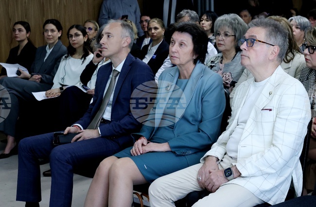 Започва първият етап от международния проект за модернизация на учебните програми в пети-седми клас