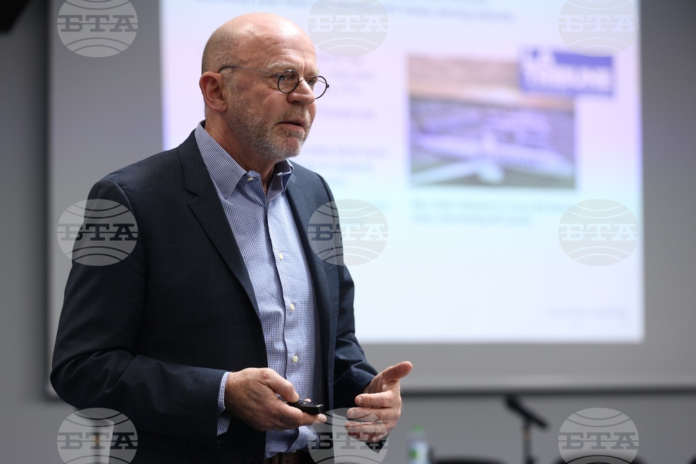 Изкуственият интелект се използва за подобряване на операциите на летищата, но това е само началото, каза авиационният експерт Дейвид Фелдман