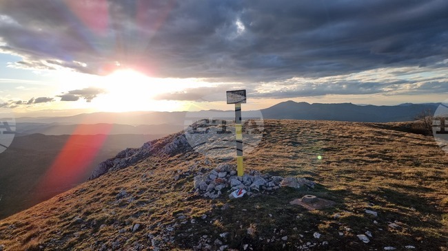 За осма поредна година Трънското туристическо дружество организира изкачване на връх Стража