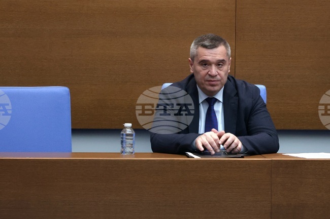 Разгледана е възможността за изграждане на защита от градушки с използване на наземни генератори в област Кюстендил, посочи министър Тахов