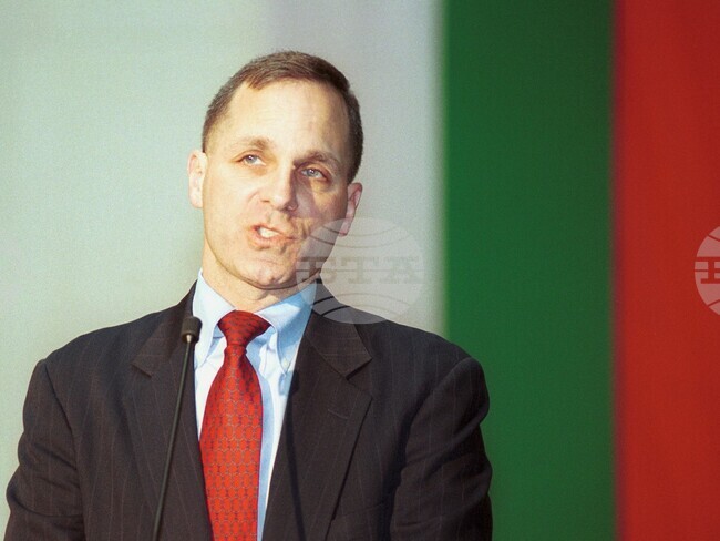 Директорът на ФБР Луис Фрий пристига на посещение в София на 19 март 2001 г. 