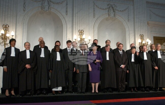 Международният наказателен съд в Хага официално отваря врати на 11 март 2003 г.