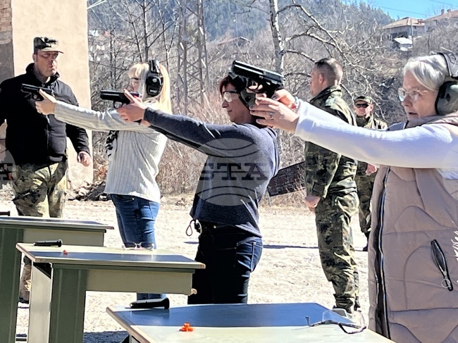 Осмомартенски турнир по стрелба с пистолет организира 101-ви Алпийски полк в Смолян