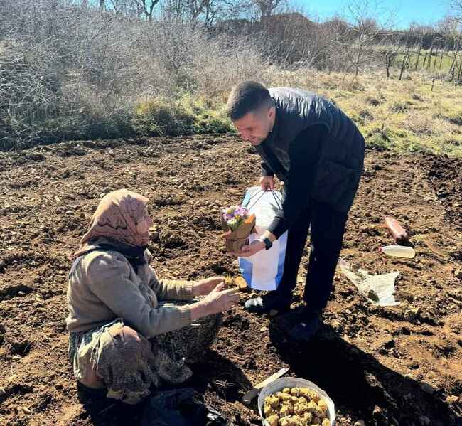 Община Момчилград почетете най-възрастните жени за 8 март