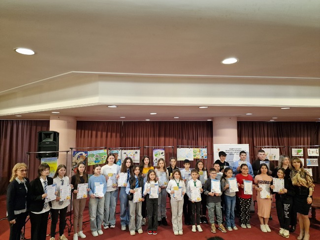 В Разград наградиха най-добрите участници в конкурса „Изгубени във времето между реалния и виртуалния свят“